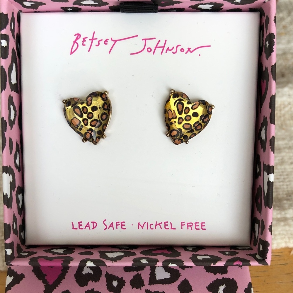 Betsey Johnson Burnished Gold Tone Leopard Print Heart Stud Earrings NWT & Box